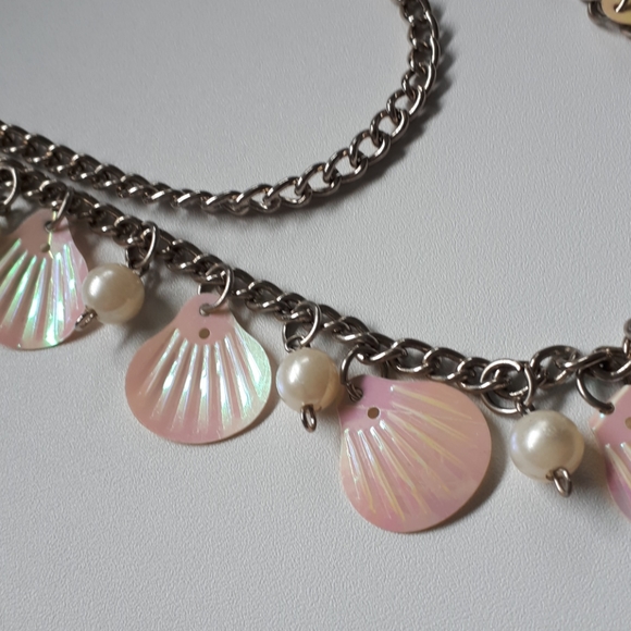 Silver necklace with pearls and plastic seashells - Picture 2 of 4